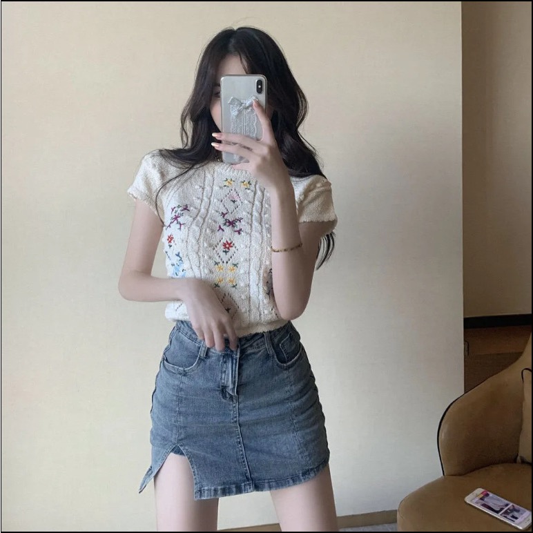 ￼(時尚單品手勾短袖)💐💖時尚百搭甜美圓領刺繡花朵顯瘦短版短袖💖💐-細節圖5