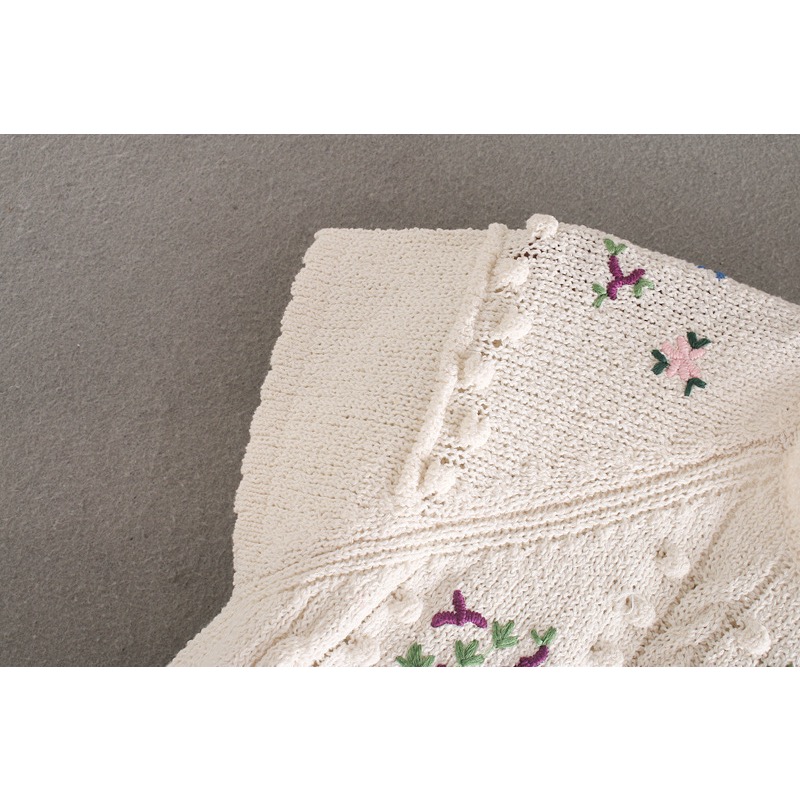 ￼(時尚單品手勾短袖)💐💖時尚百搭甜美圓領刺繡花朵顯瘦短版短袖💖💐-細節圖6