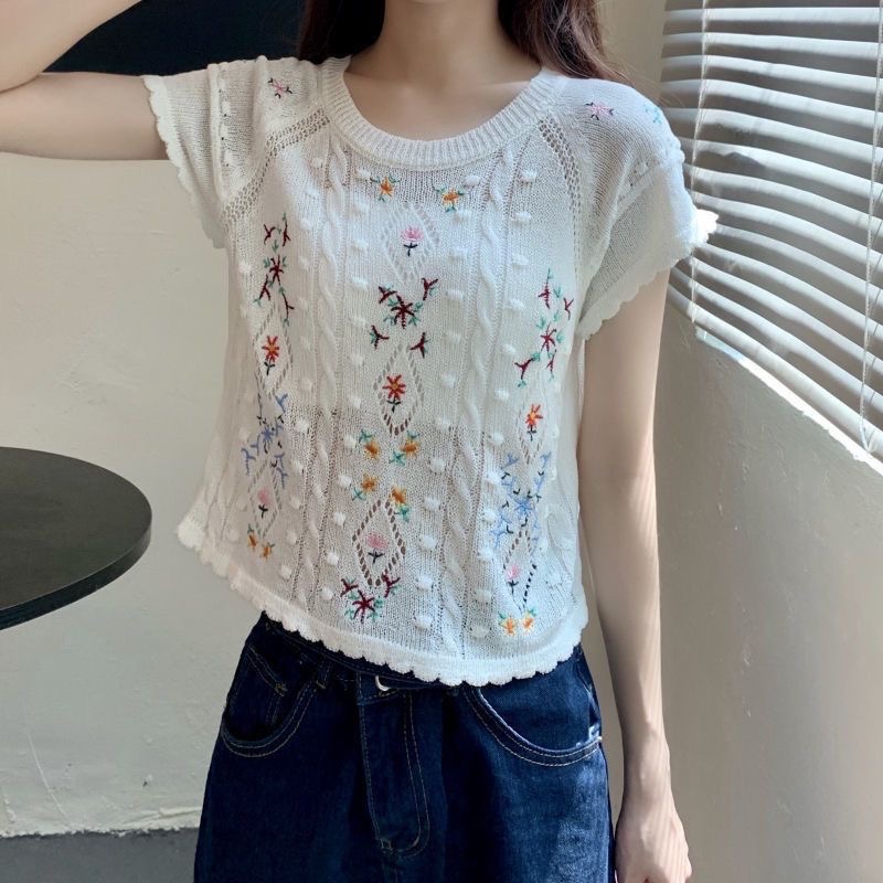 ￼(時尚單品手勾短袖)💐💖時尚百搭甜美圓領刺繡花朵顯瘦短版短袖💖💐-細節圖11