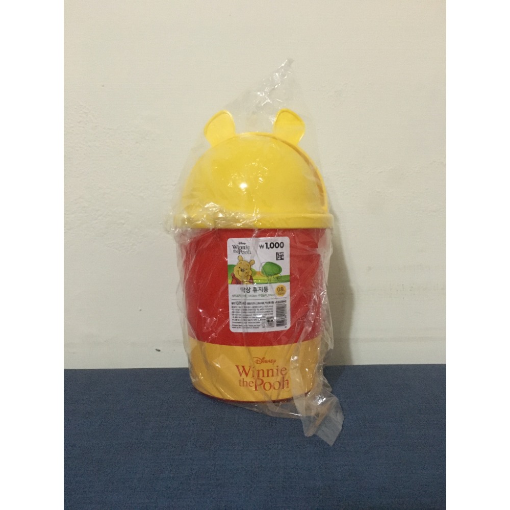 《正版》韓國 大創 Daiso 迪士尼 小熊維尼 桌上型 車用 迷你 垃圾桶 掀蓋桶 筆筒 置物盒 收納盒-細節圖2