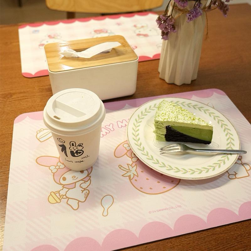 【台灣現貨🎁J&E比選物店】正版 三麗鷗 萬用墊 餐墊 桌墊 滑鼠墊 裝飾墊 隔熱墊 寵物墊 矽膠 吸水 防燙-細節圖7
