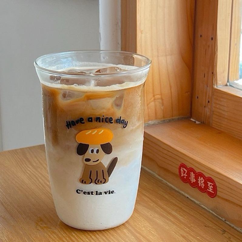 【台灣現貨🎁J&E比選物店】 大容量 可愛小狗 玻璃杯 杯子 水杯 卷邊杯-細節圖3