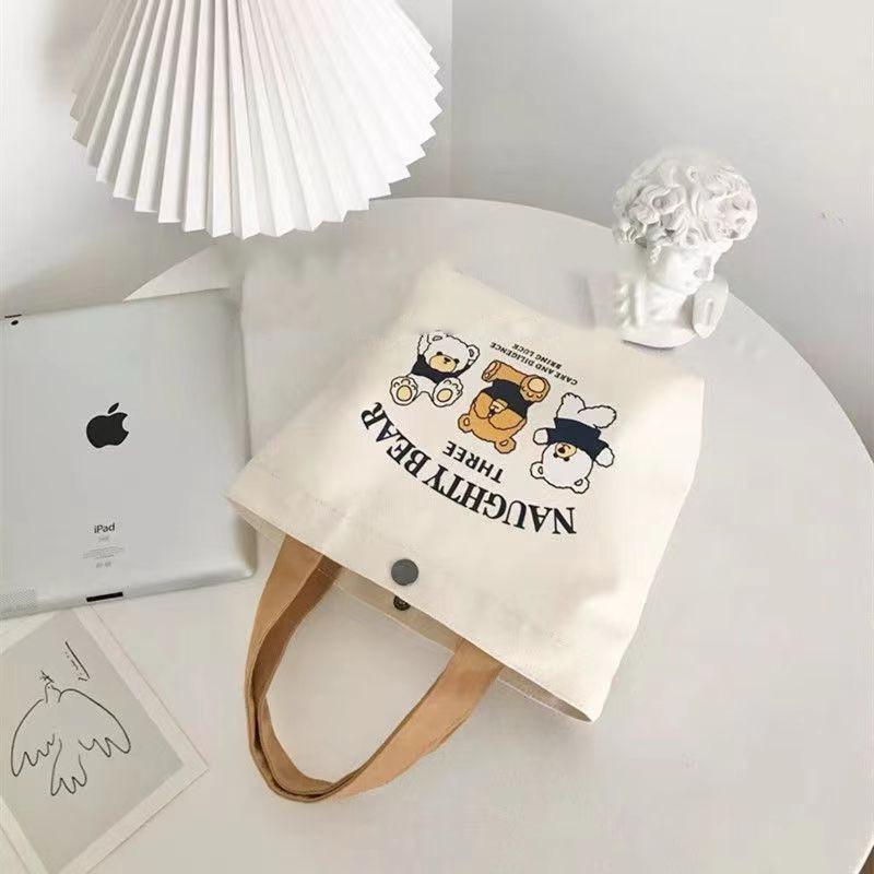 【台灣現貨🎁J&E比選物店】 熊熊 百搭 手提包 手拎包 帆布包 包包 便當袋 辦公室 通勤 休閒-細節圖3