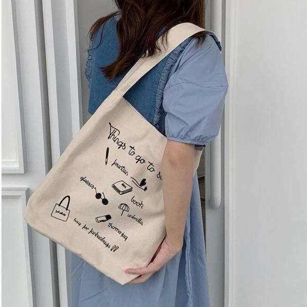 【台灣現貨🎁J&E比選物店】學院風 字母 印花 單肩包 帆布包 休閒 通勤 學生 手提包 帆布袋 大容量 包包-細節圖4