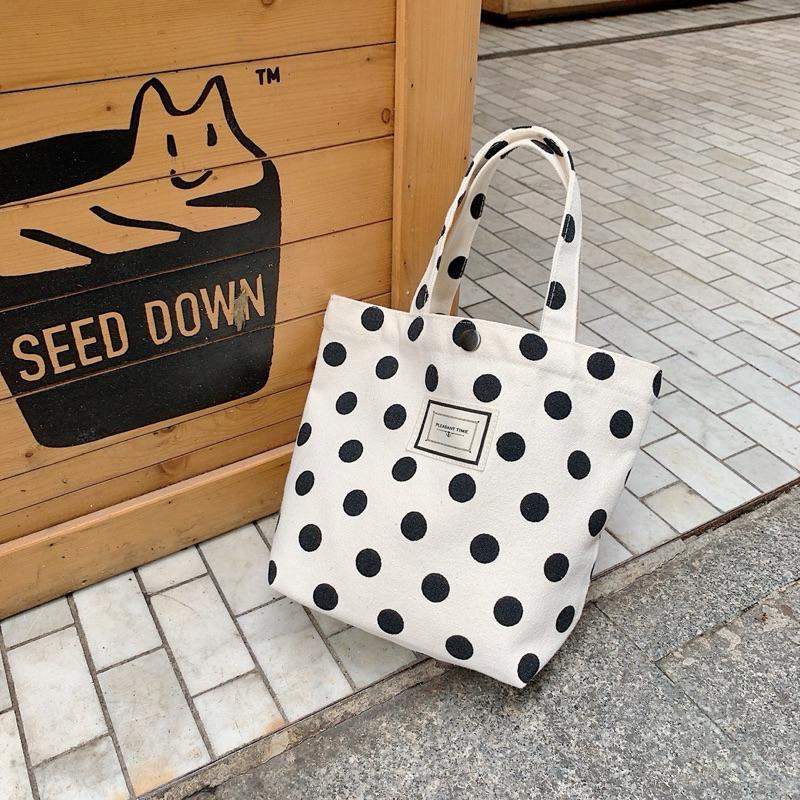 【台灣現貨🎁J&E比選物店】波點 單肩包 手拎帆布包 手機包 便當包 大容量 手提包 手拎包-細節圖2