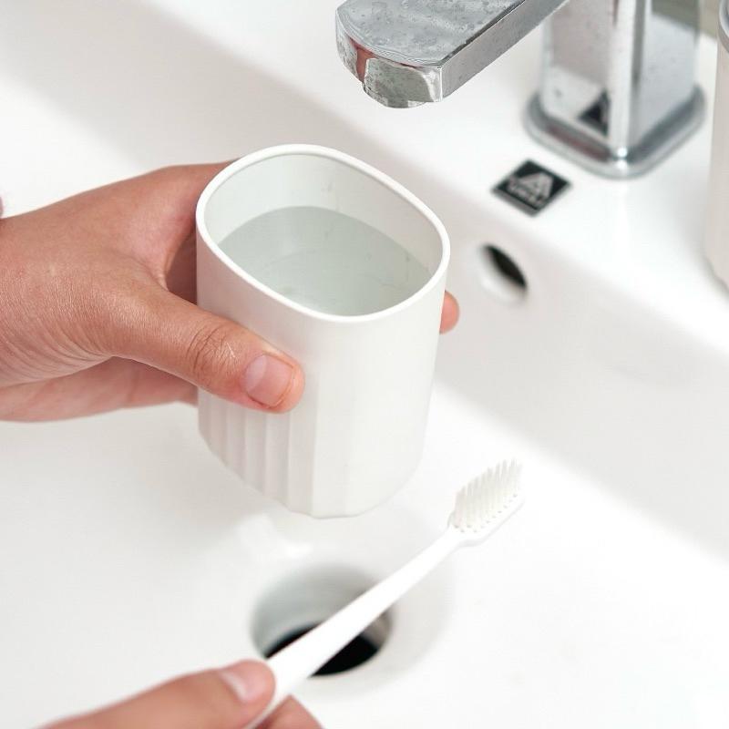 【台灣現貨🎁J&E比選物店】 攜帶式 牙刷收納 盥洗收納盒 旅行盥洗盒 漱口杯 牙刷盒 收納盒 收納 旅行收納-細節圖4