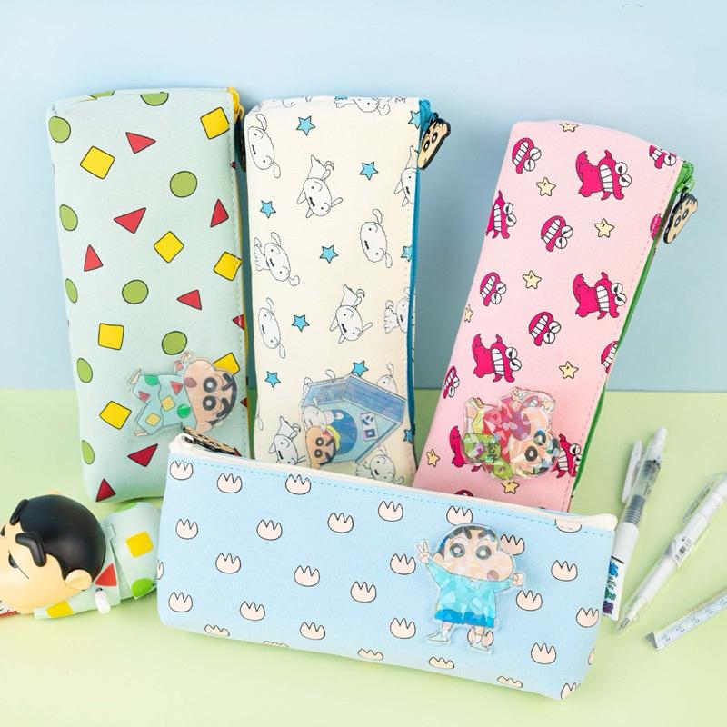 【台灣現貨🎁J&E比選物店】正版 蠟筆小新 三角 帆布 筆袋 大容量 帆布筆袋 鉛筆盒 文具 文具收納 蠟筆小新鉛筆盒-細節圖9