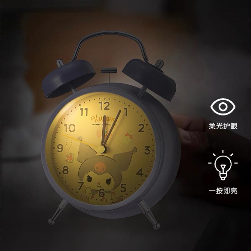【台灣現貨🎁J&E比選物店】正版 三麗鷗 限量 高質感 鬧鐘 靜音鬧鐘 夜燈功能 整點響鈴 金屬機械鈴鐺 時鐘-細節圖4