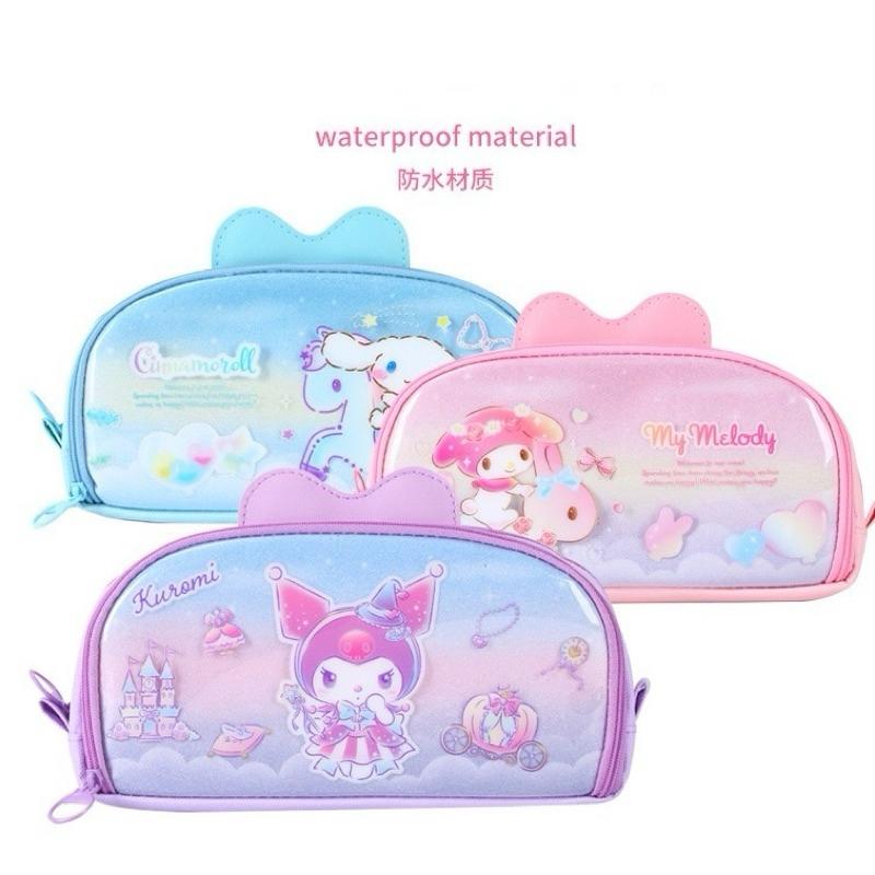 【台灣現貨🎁J&E比選物店】正版 三麗鷗 新款 PU 防水 鉛筆盒 大容量 筆袋 文具收納 收納袋 文具 收納 庫洛米-細節圖2