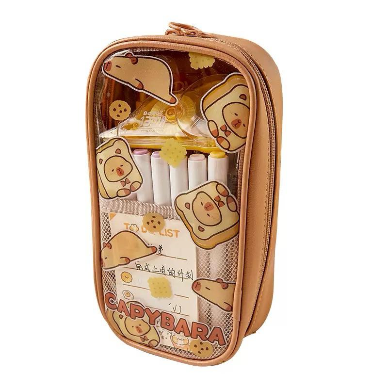 【台灣現貨🎁J&E比選物店】 卡皮巴拉 4層 大開口 透明 防水 筆袋 鉛筆盒 大容量 筆收納 文具 卡皮 水豚 水豚君-細節圖2