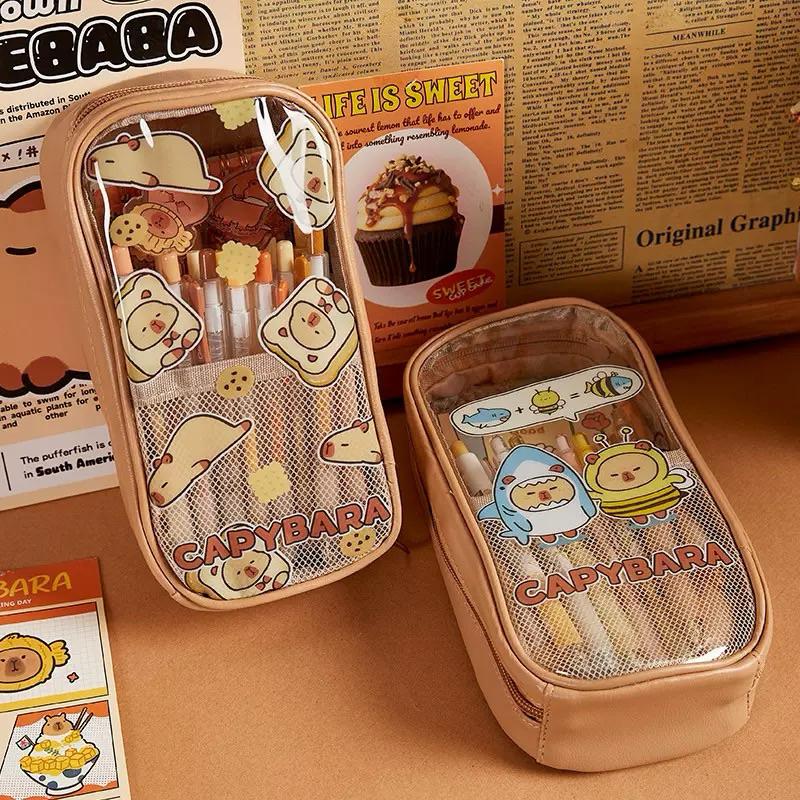 【台灣現貨🎁J&E比選物店】 卡皮巴拉 4層 大開口 透明 防水 筆袋 鉛筆盒 大容量 筆收納 文具 卡皮 水豚 水豚君-細節圖3