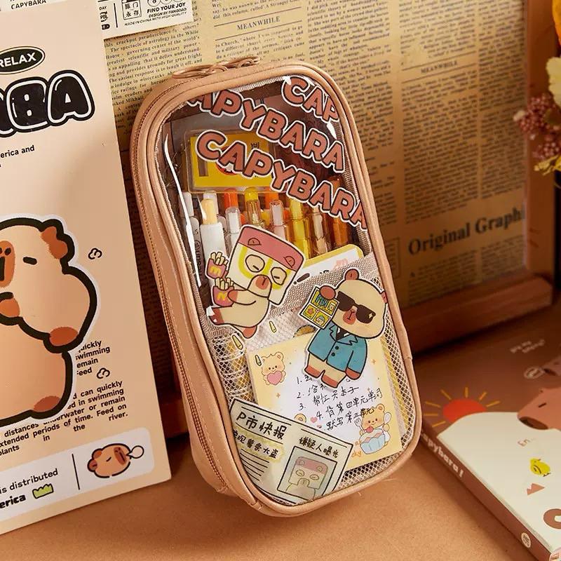 【台灣現貨🎁J&E比選物店】 卡皮巴拉 4層 大開口 透明 防水 筆袋 鉛筆盒 大容量 筆收納 文具 卡皮 水豚 水豚君-細節圖5