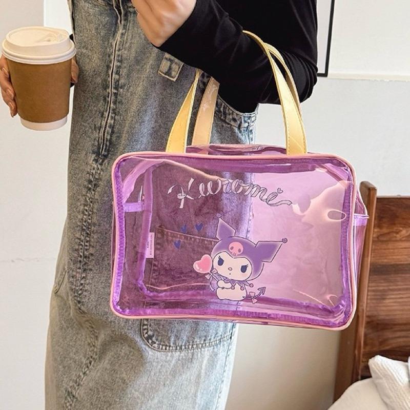 【台灣現貨🎁J&E比選物店】正版 三麗鷗 防水 透明果凍包 拉鍊包 玩水包包 防水包 透明包 玩沙 游泳 化妝包 盥洗包-細節圖4