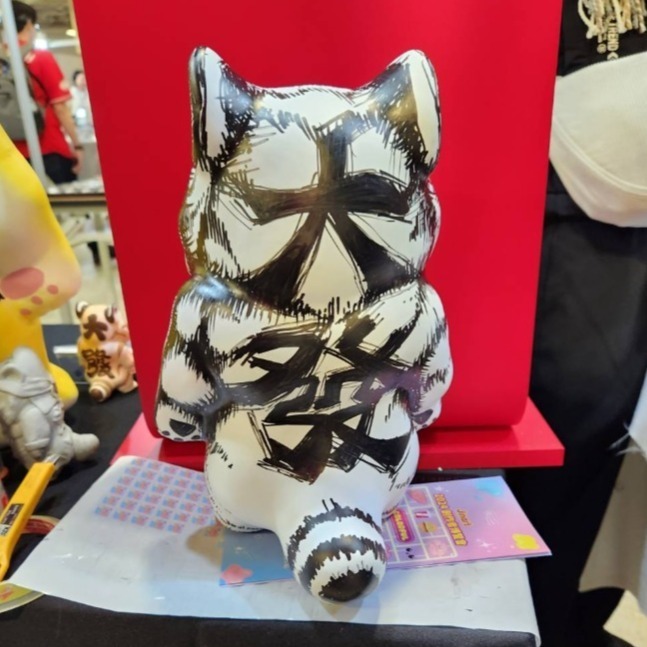Toypalace 400%🖤🤍💰厭世賺太多大發 ONE OFF獨賣-細節圖2