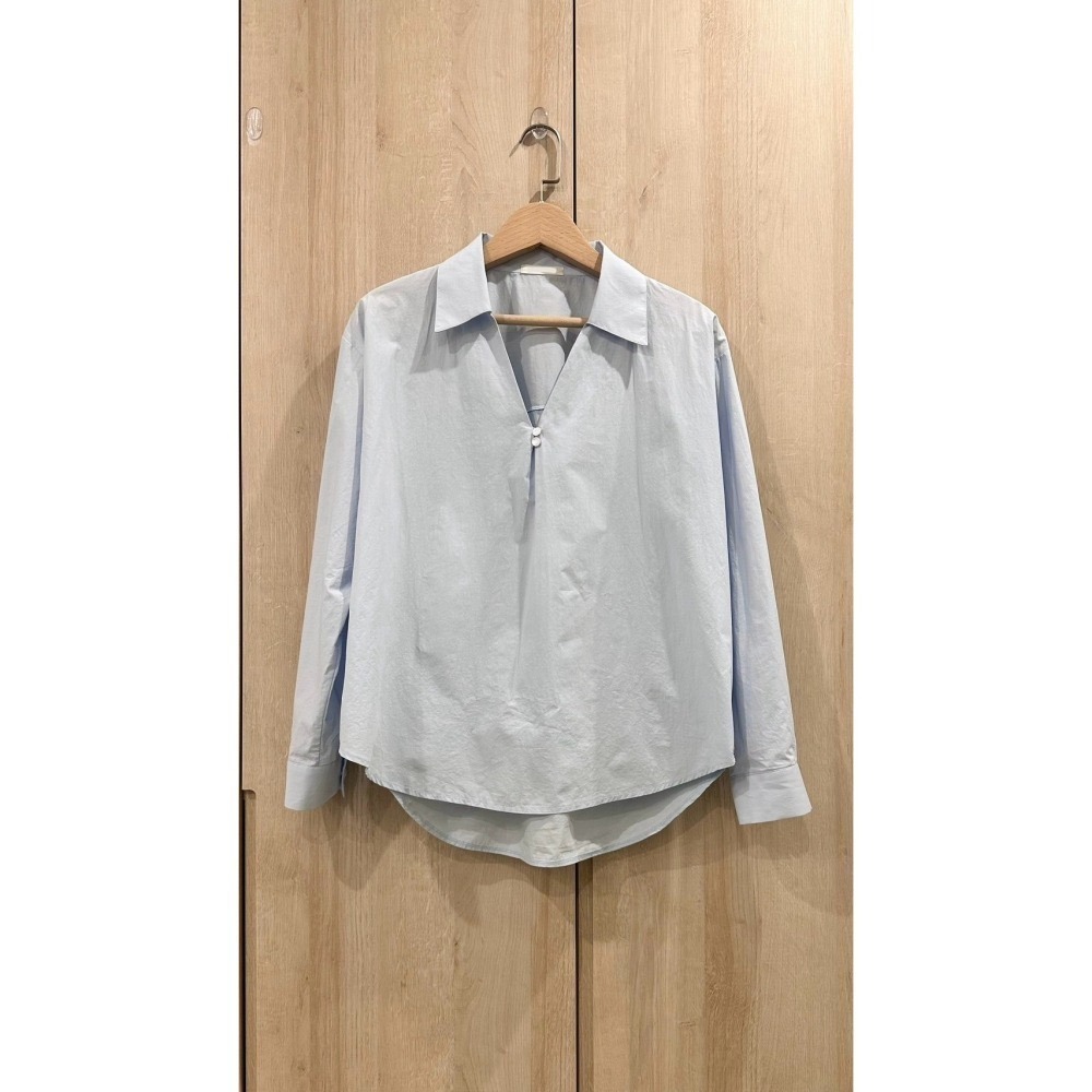 T037-霜藍珠光襯衫-細節圖4