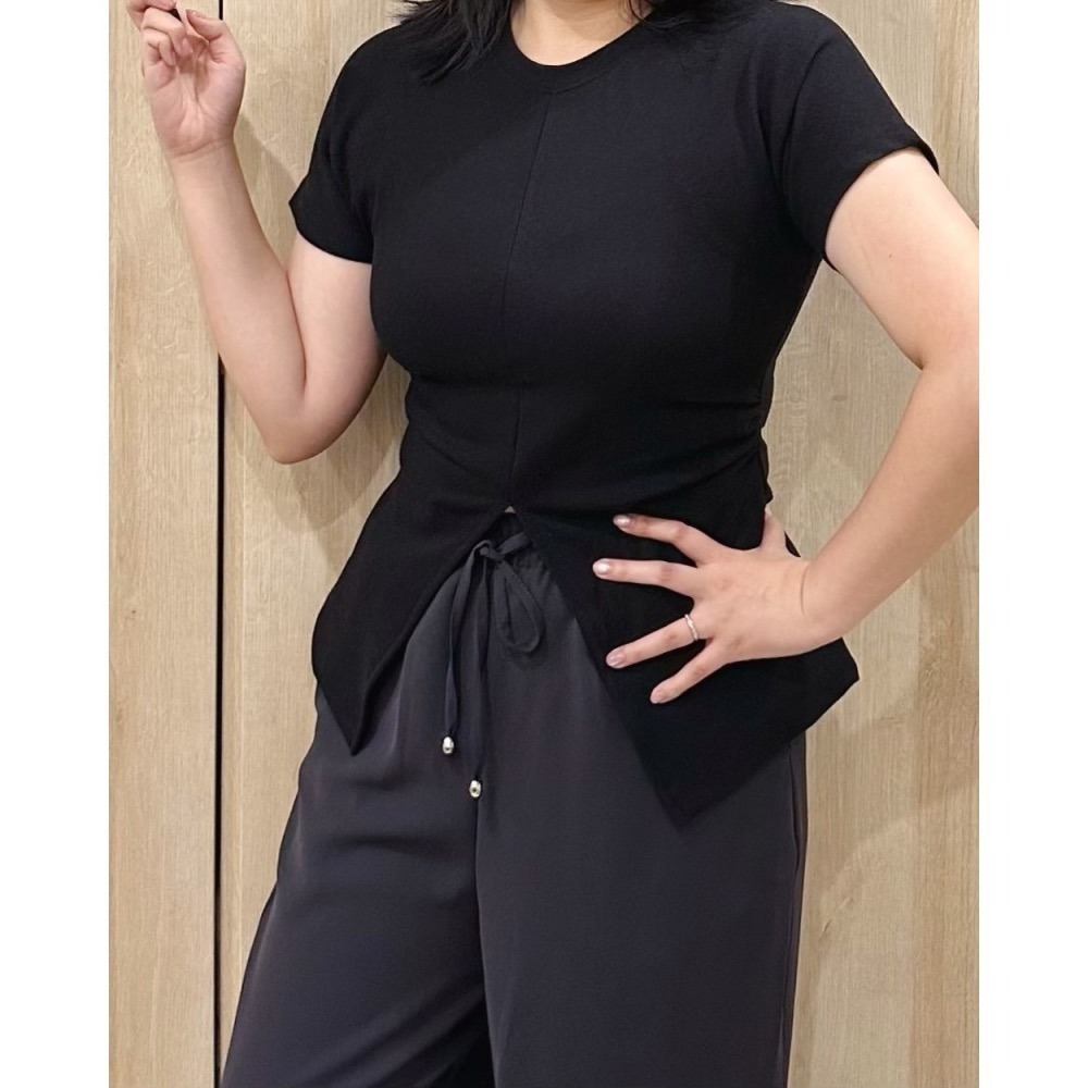 T040-側抓皺開岔修身T-shirt-細節圖4