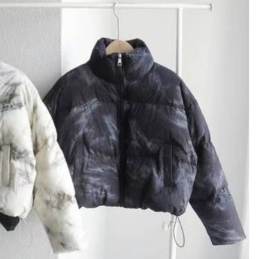 O011-彩刷羽絨外套/黑 (現貨)-細節圖2