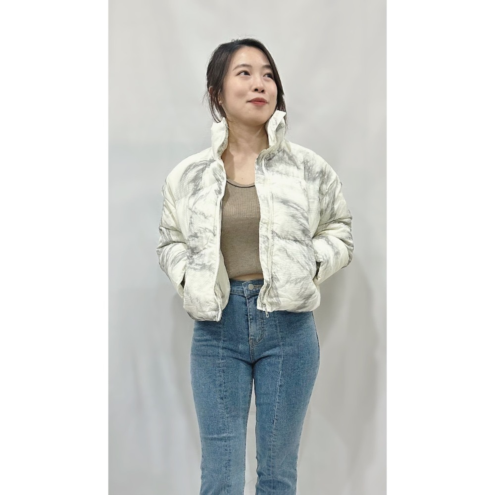 O011-彩刷羽絨外套-白/黑-規格圖3