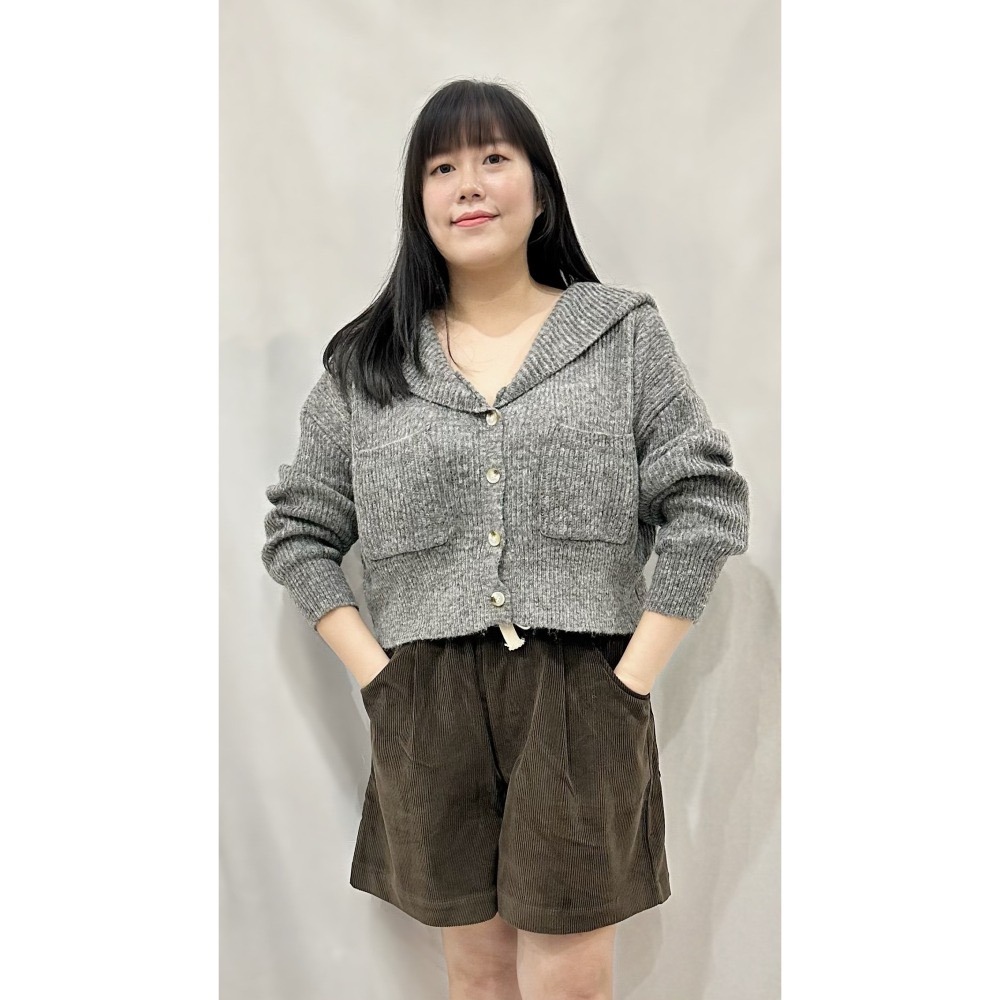 T026-連帽排扣Young毛衣-灰/米白-細節圖2