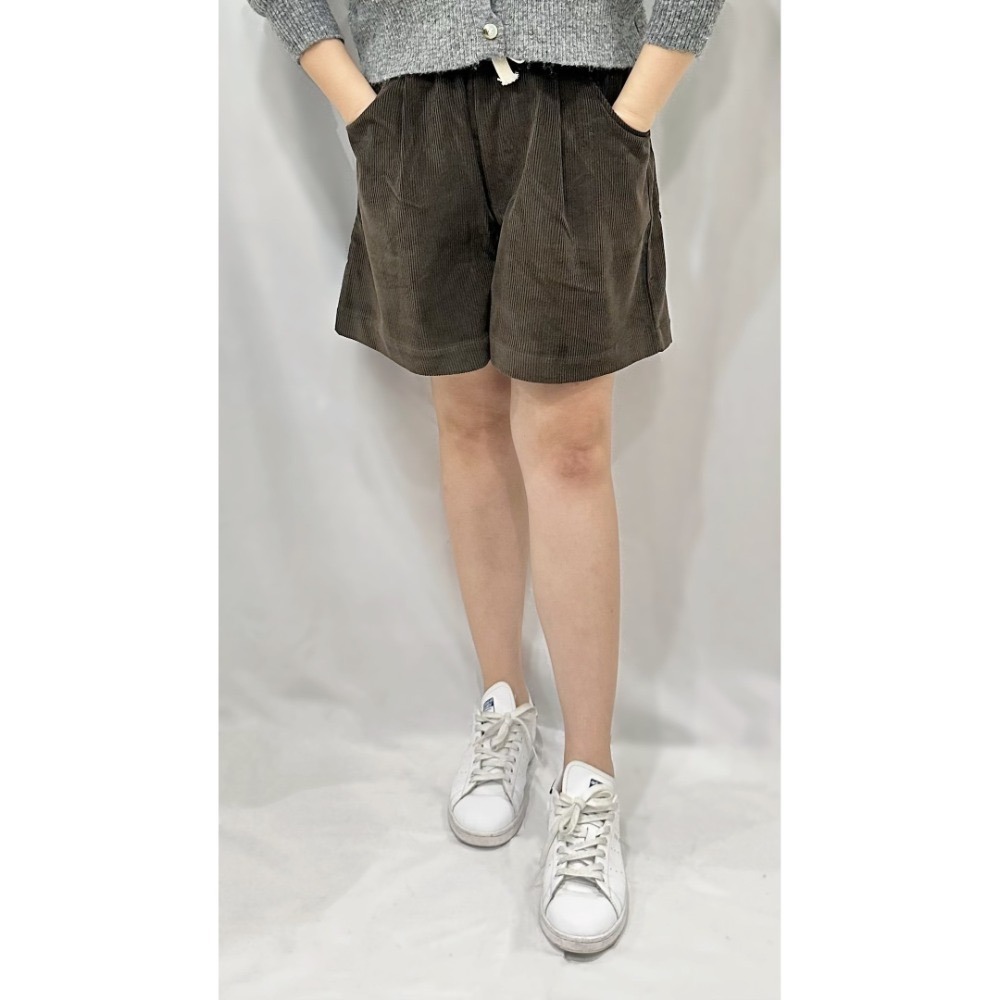 P017-燈芯絨抽繩短褲-軍綠/深咖-規格圖3