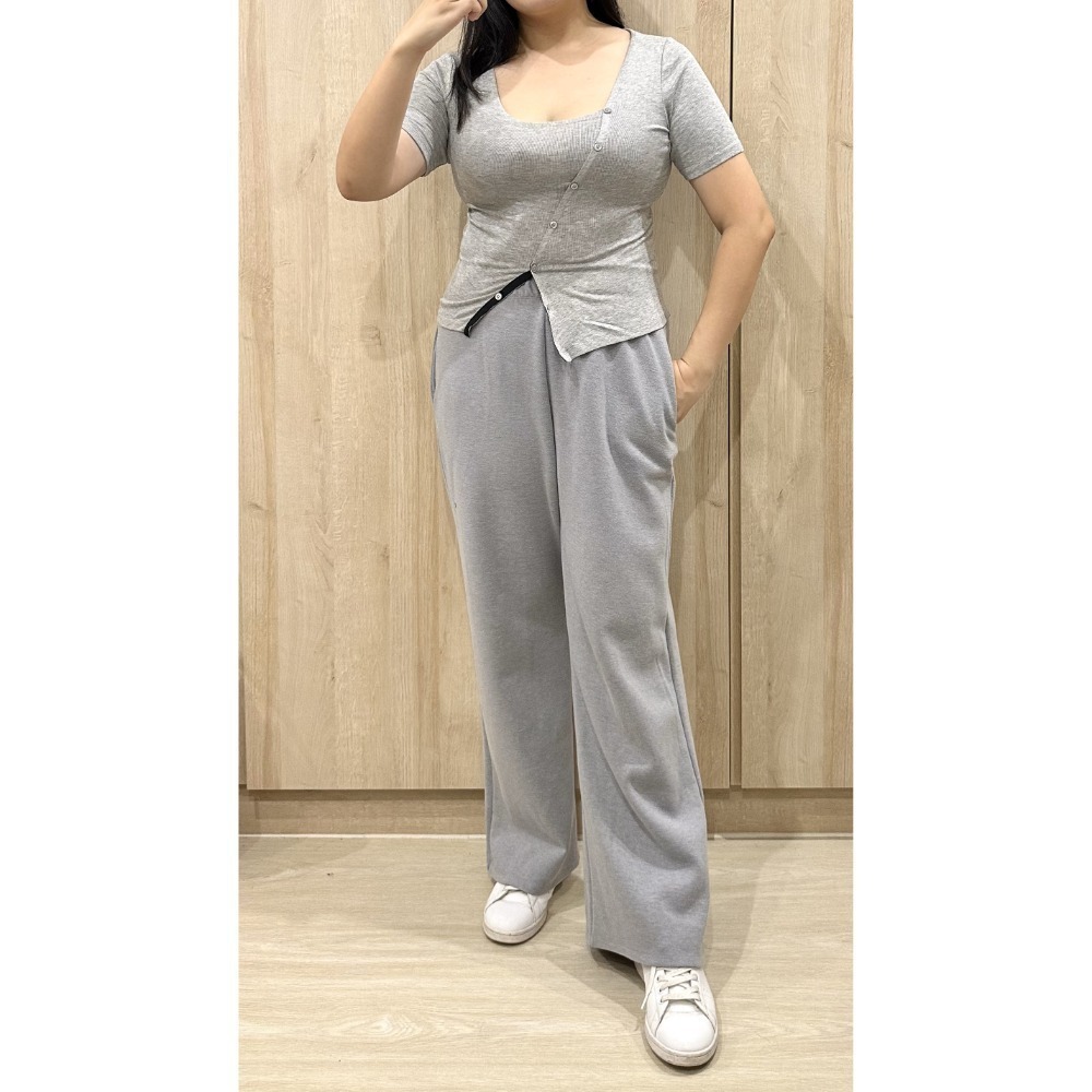 T008-柔軟鎖骨開扣T (現貨)-規格圖1