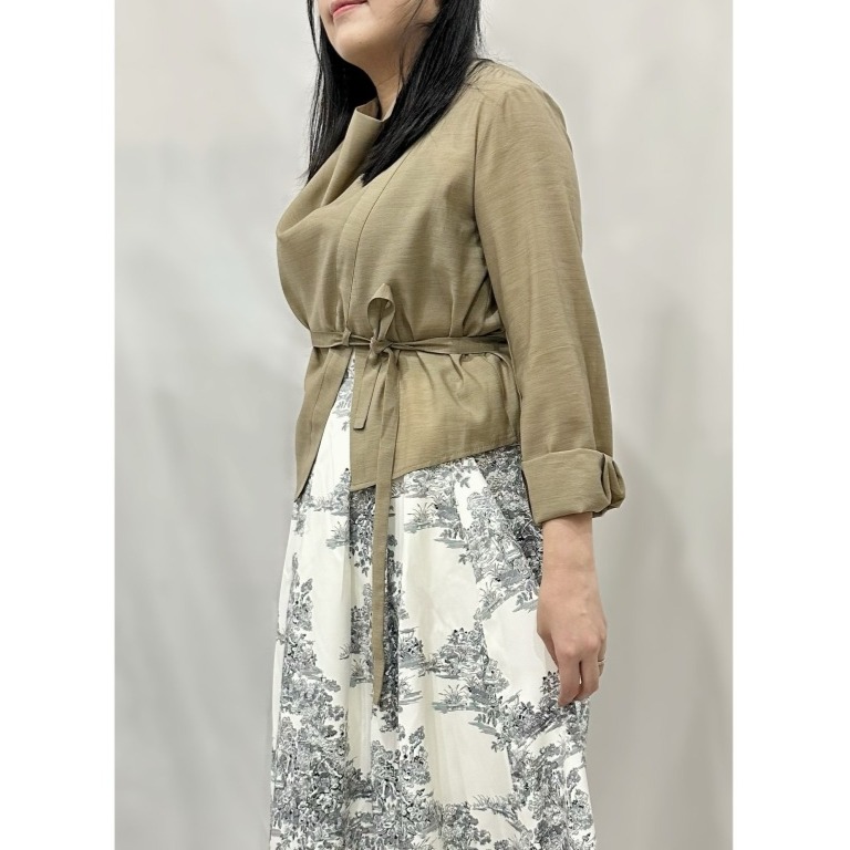 T030-氣質綁腰質感上衣-墨綠-細節圖2