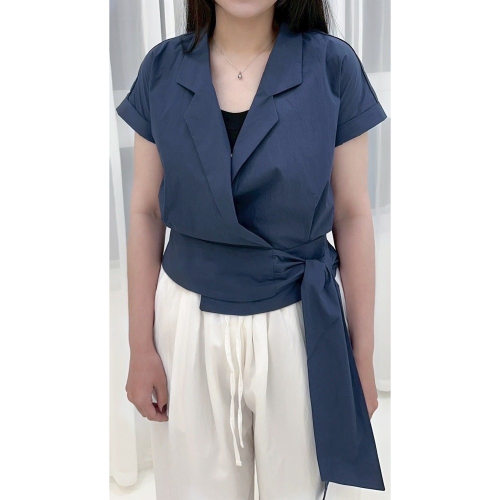 T050-率性綁帶西裝領上衣 -深藍/卡其-細節圖4