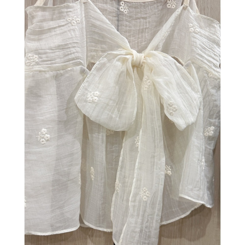 T054-雪點紗花綁結背心-黑/米白-細節圖4