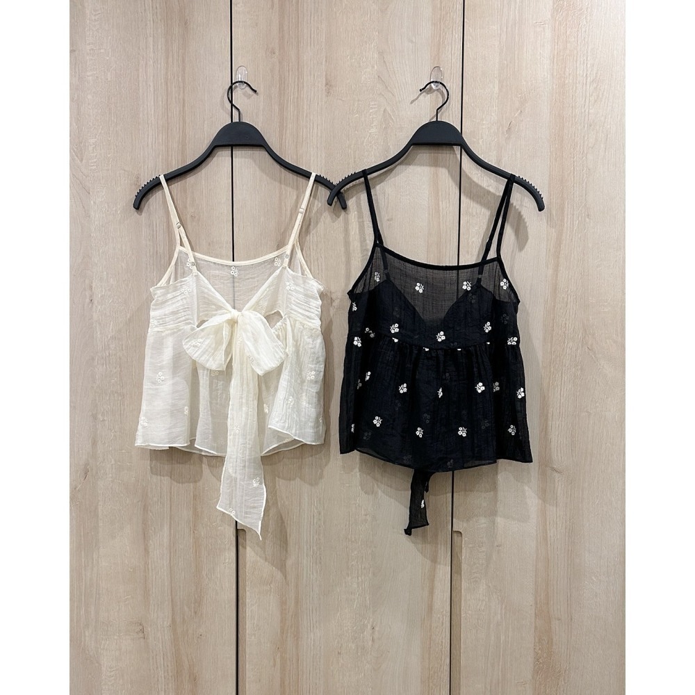 T054-雪點紗花綁結背心-黑/米白-細節圖5