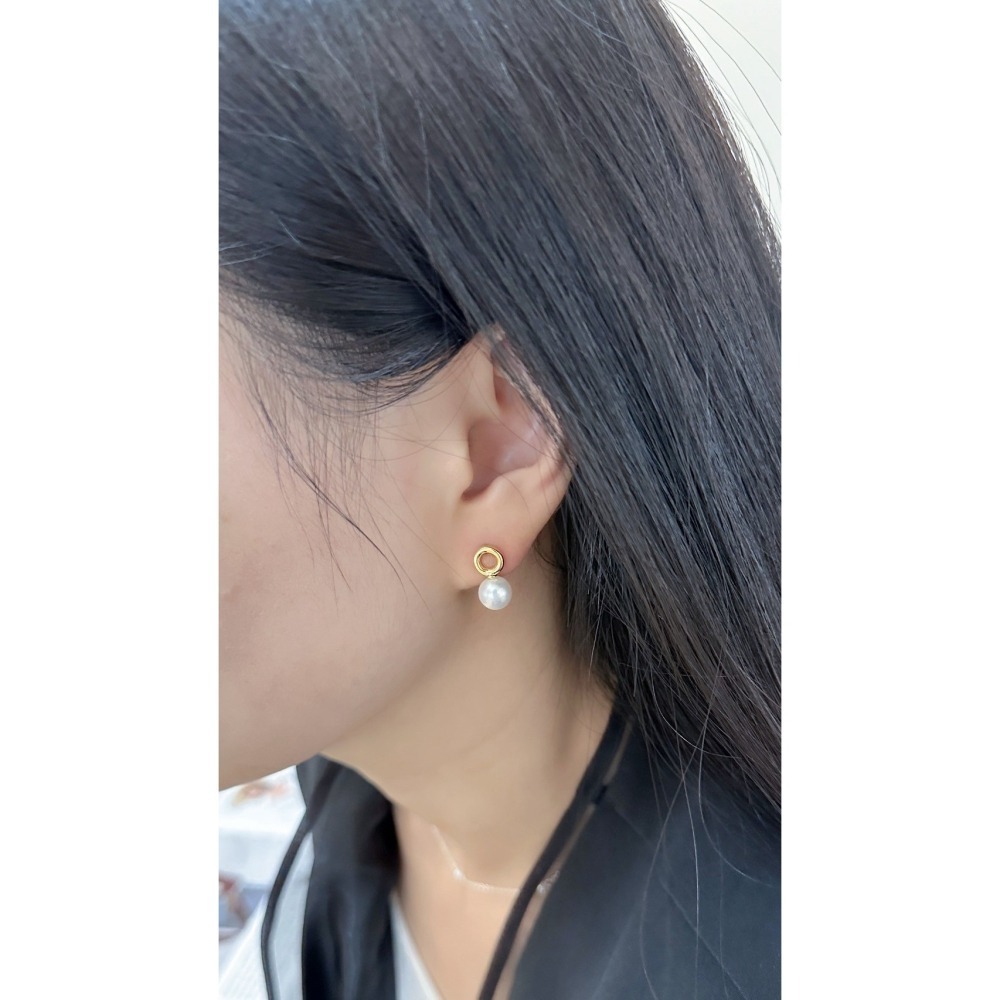 E011-圈韻珍珠耳環(純銀耳針)-細節圖2