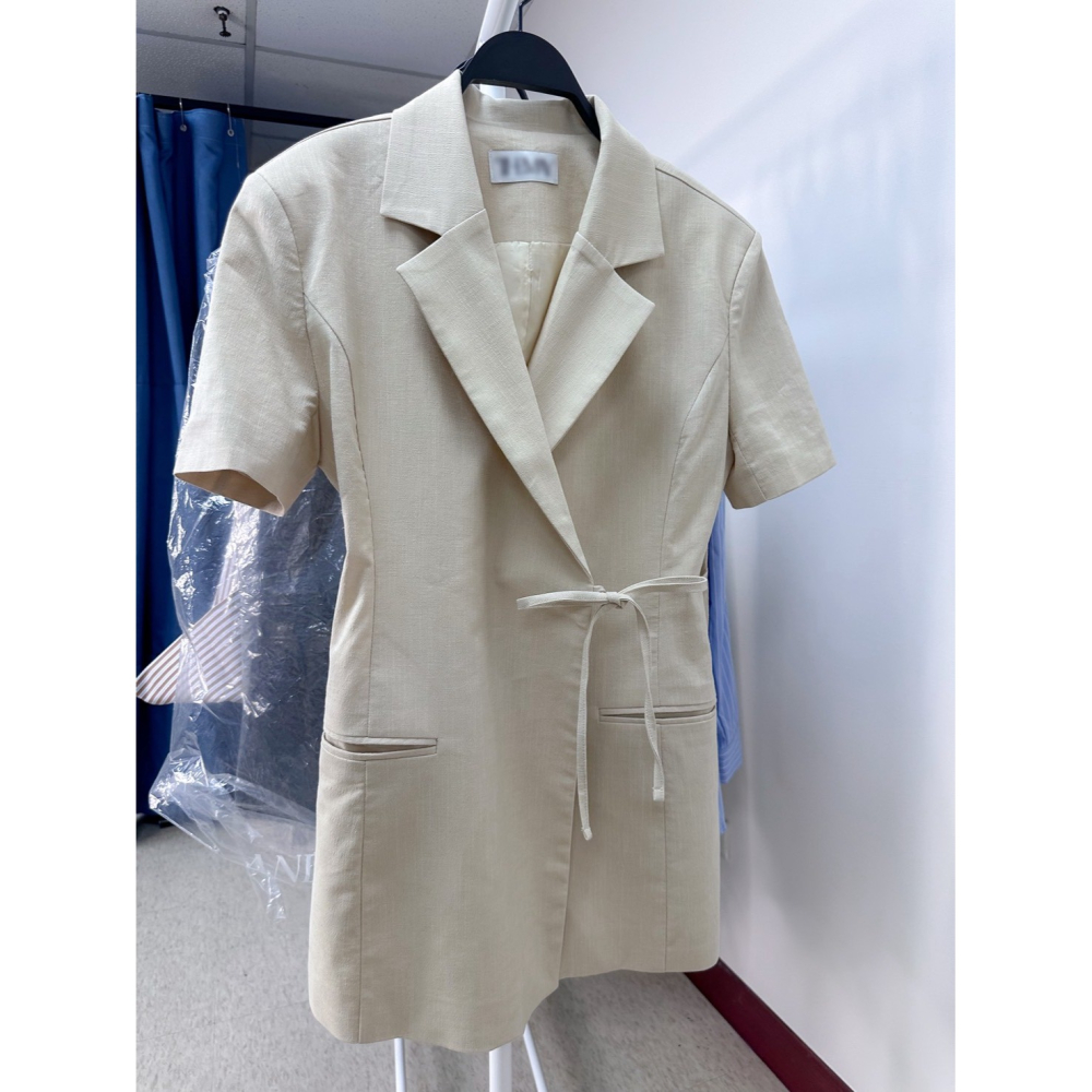 O021-杏色綁帶短袖西外-細節圖3