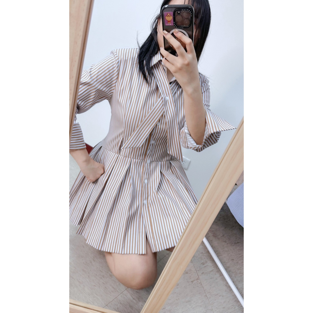 S008-咖色條紋百褶連身裙-細節圖4