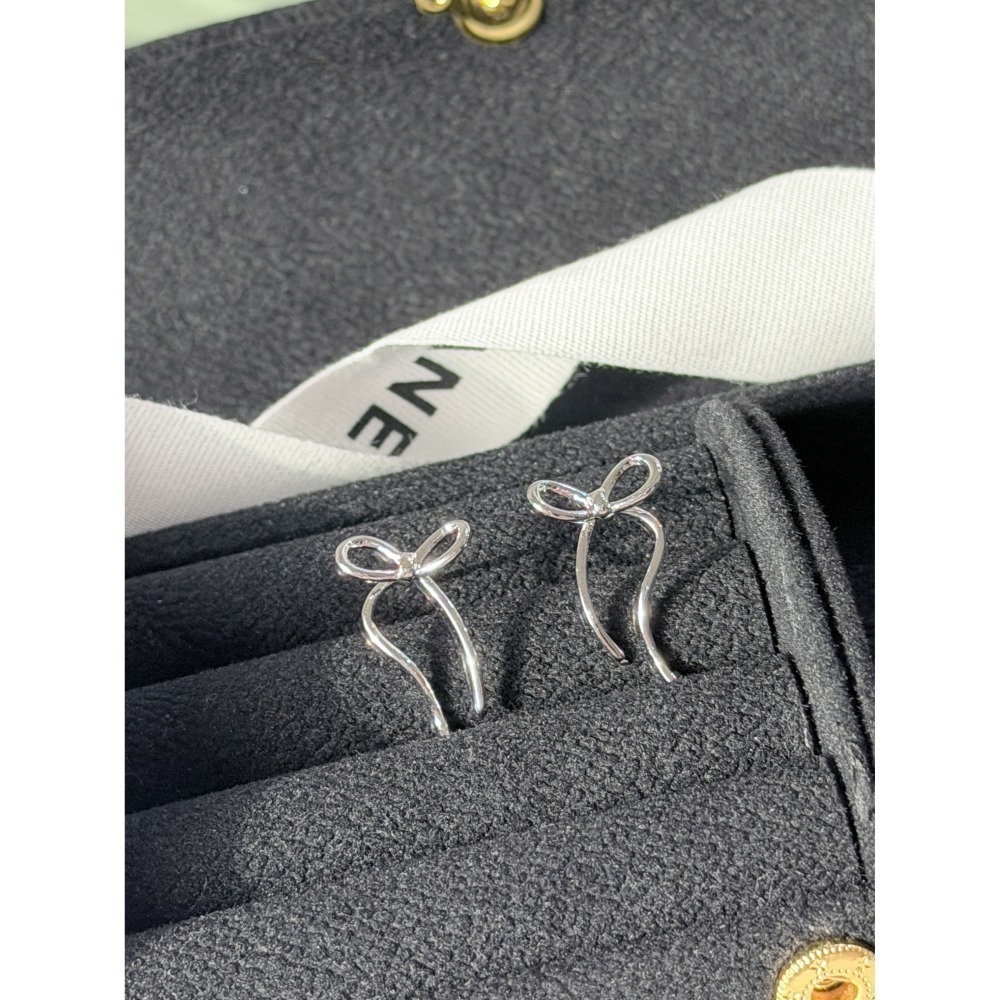 E018-線條感蝴蝶結耳環(現貨+預購)-細節圖2