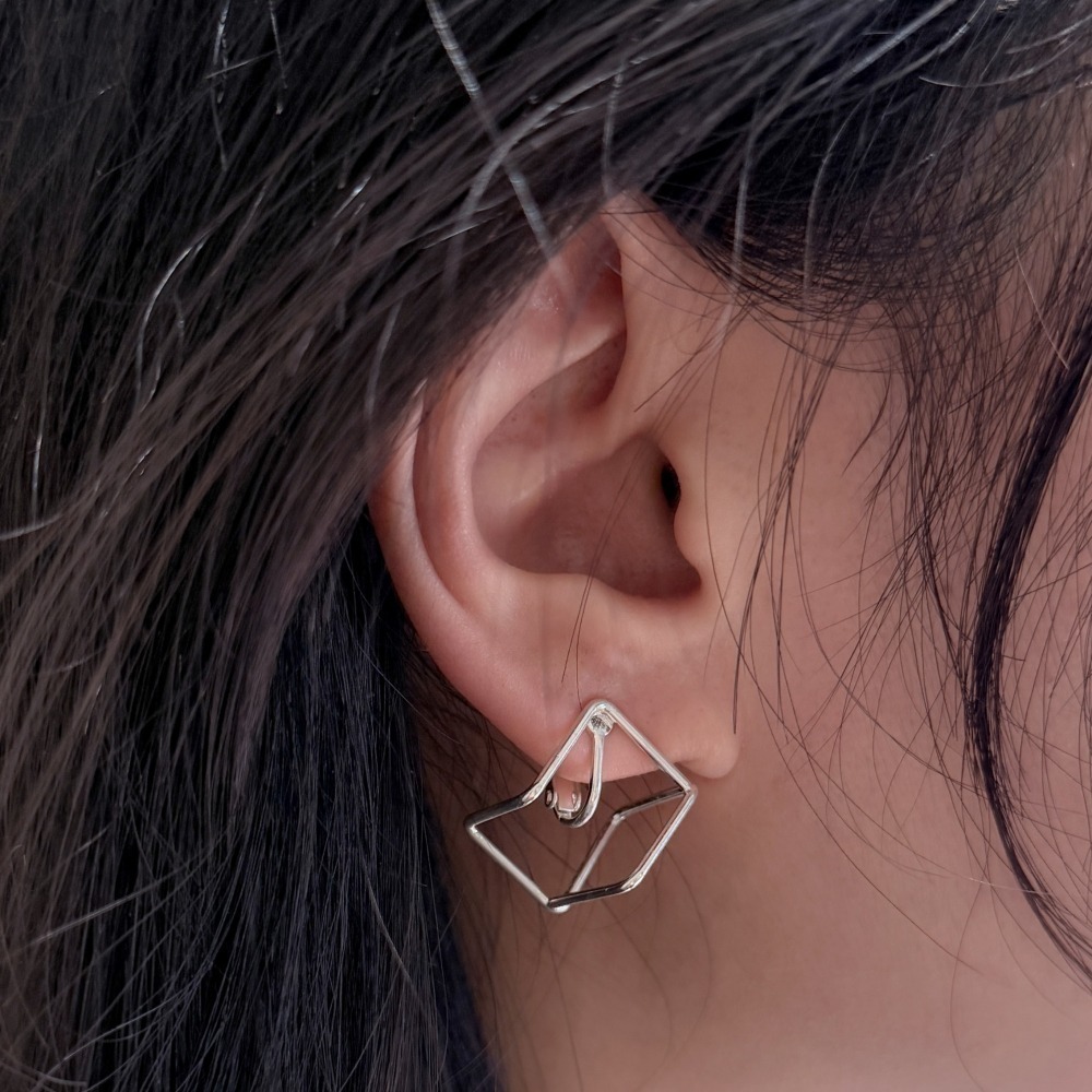 E022-極簡菱格立體夾式耳環 (現貨)-細節圖2