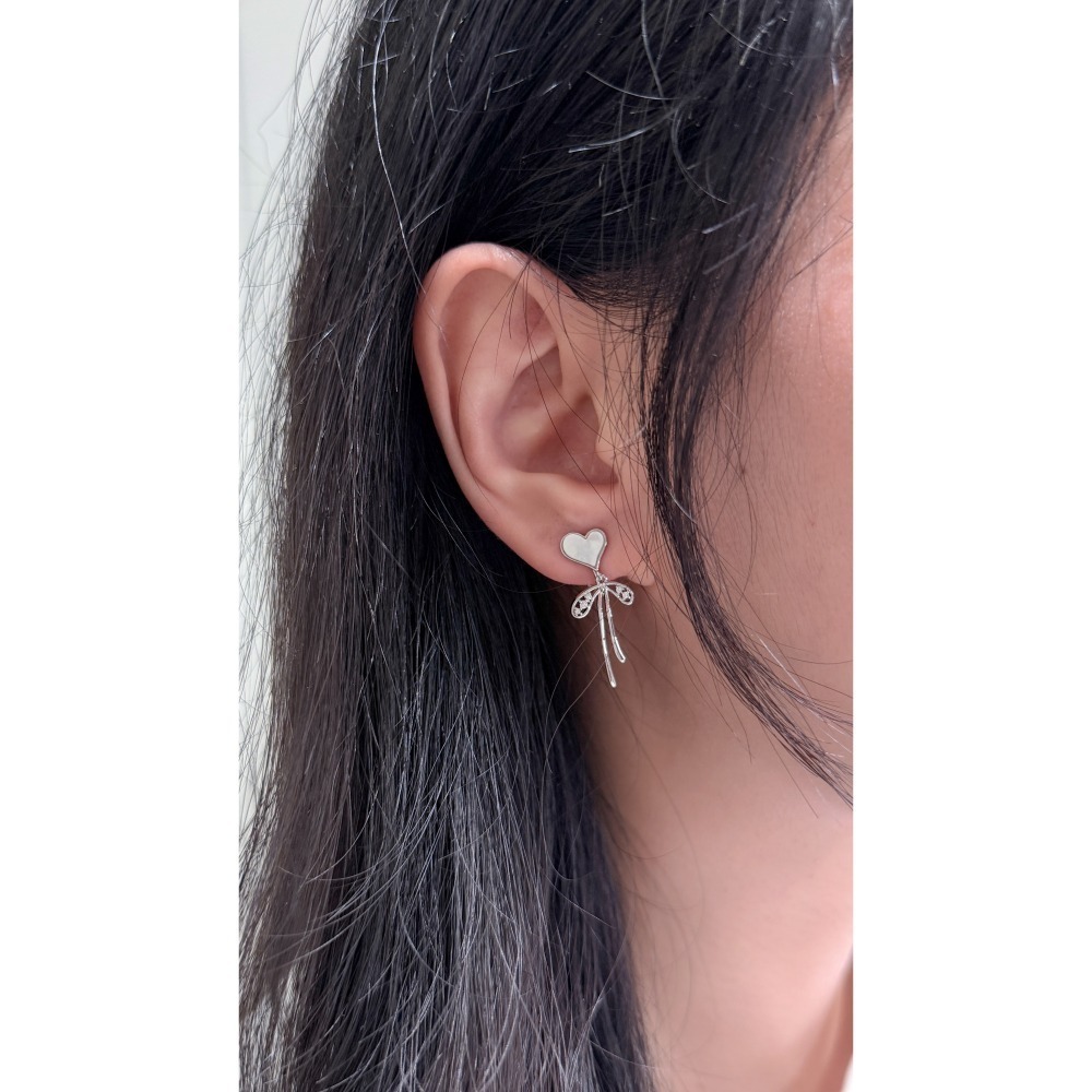 E023-白母貝愛心蝴蝶結夾式耳環(現貨+預購)-細節圖2