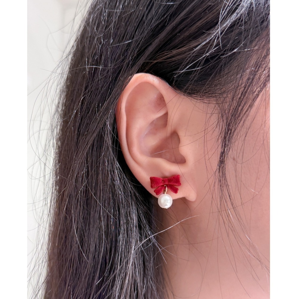 E025-紅絲絨蝴蝶結珍珠夾式耳環(現貨+預購)-細節圖2