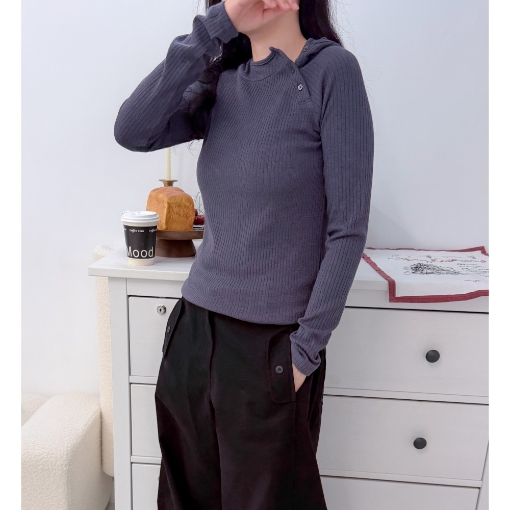 T076-小排釦羅紋修身連帽上衣 (現貨+預購)-細節圖2