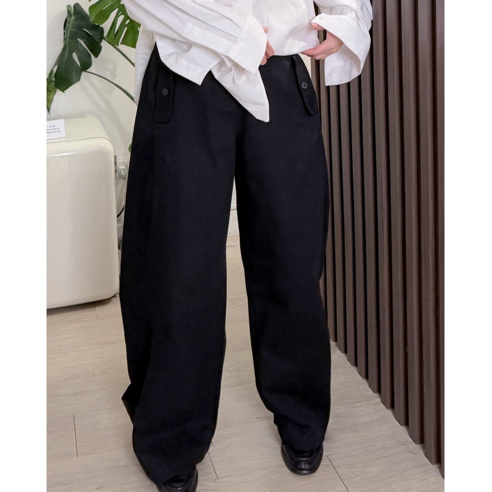 P037-雙釦口袋修身繭型褲(現貨+預購)-細節圖2