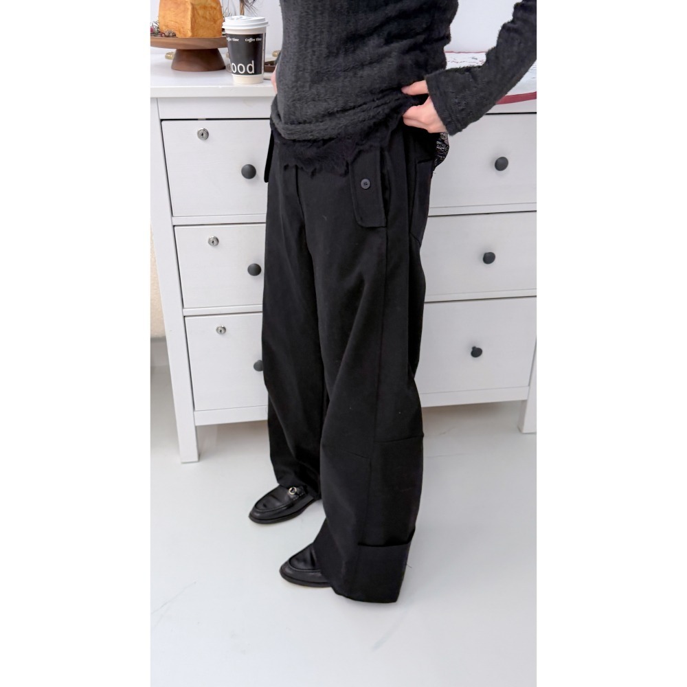 P037-雙釦口袋修身繭型褲(現貨+預購)-細節圖3