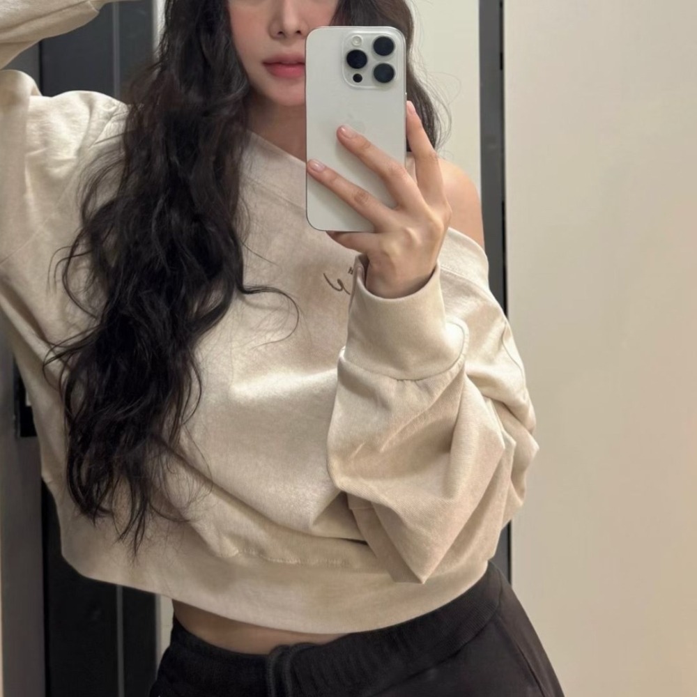 T080-慵懶小性感刺繡斜肩大領口上衣(現貨+預購)-細節圖2