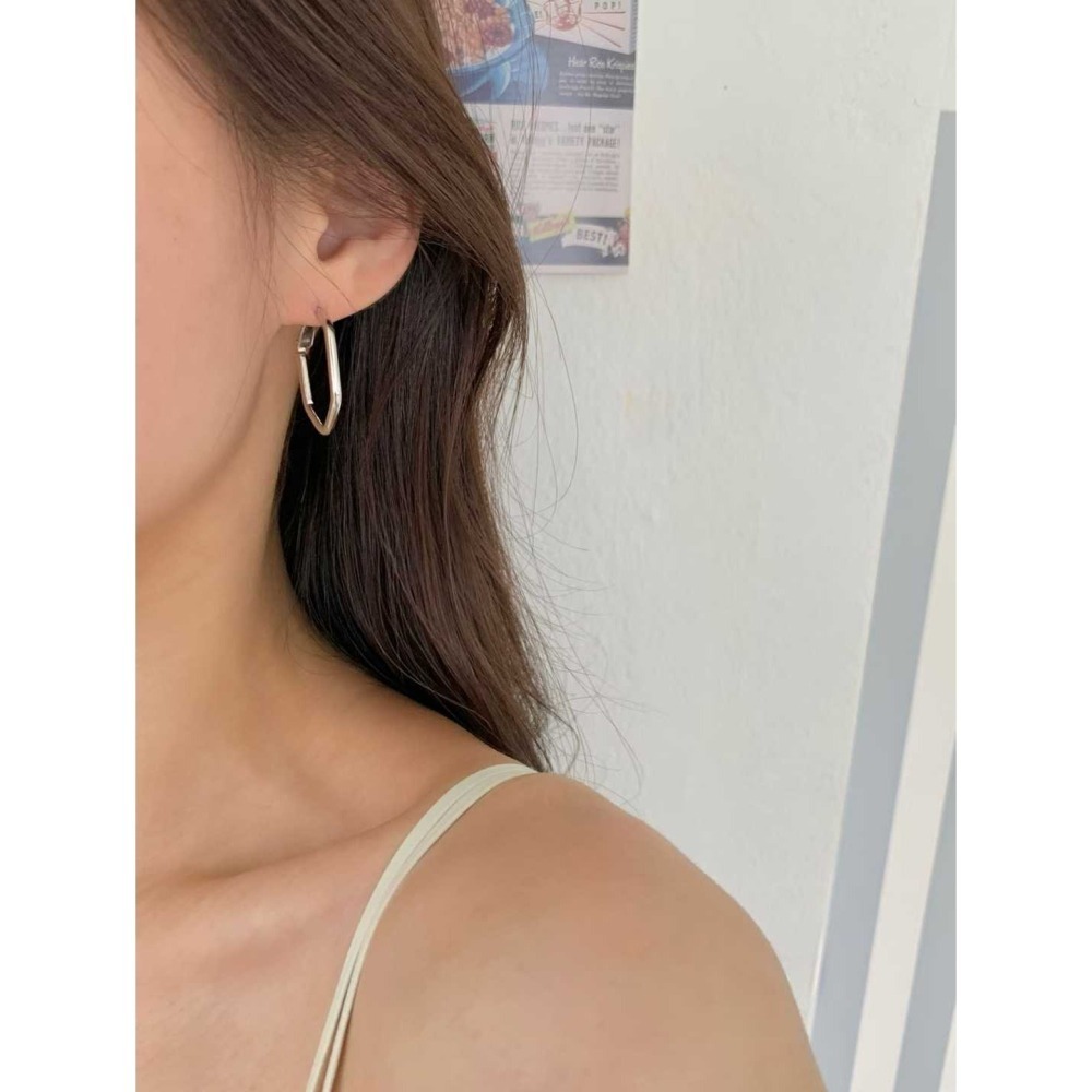 E028-俐落幾何銀框耳環 (現貨)-細節圖3