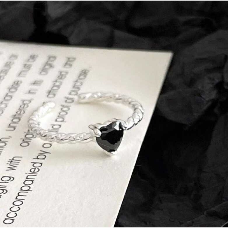 R023-愛心黑石扭文開口戒 (現貨)-細節圖2