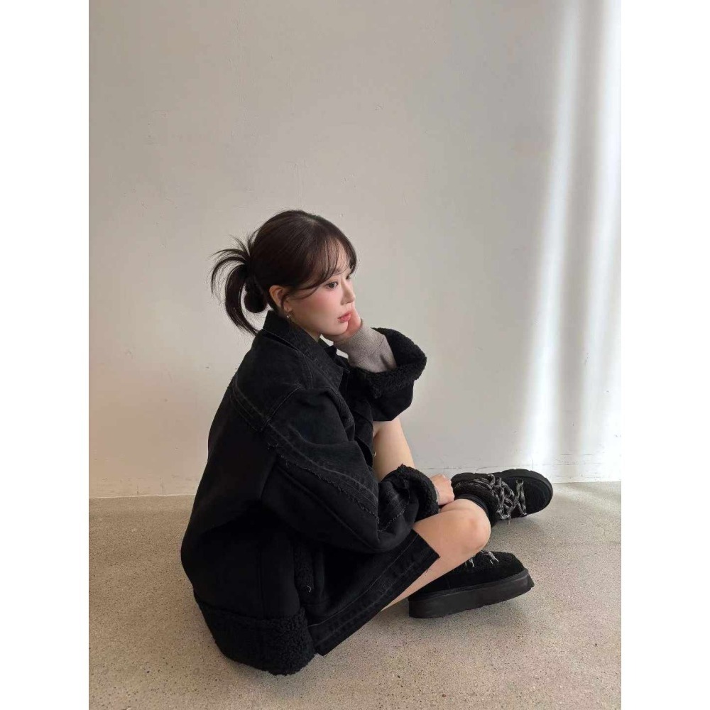 O028-酷黑拼接羊羔絨牛仔外套 (現貨)-細節圖3