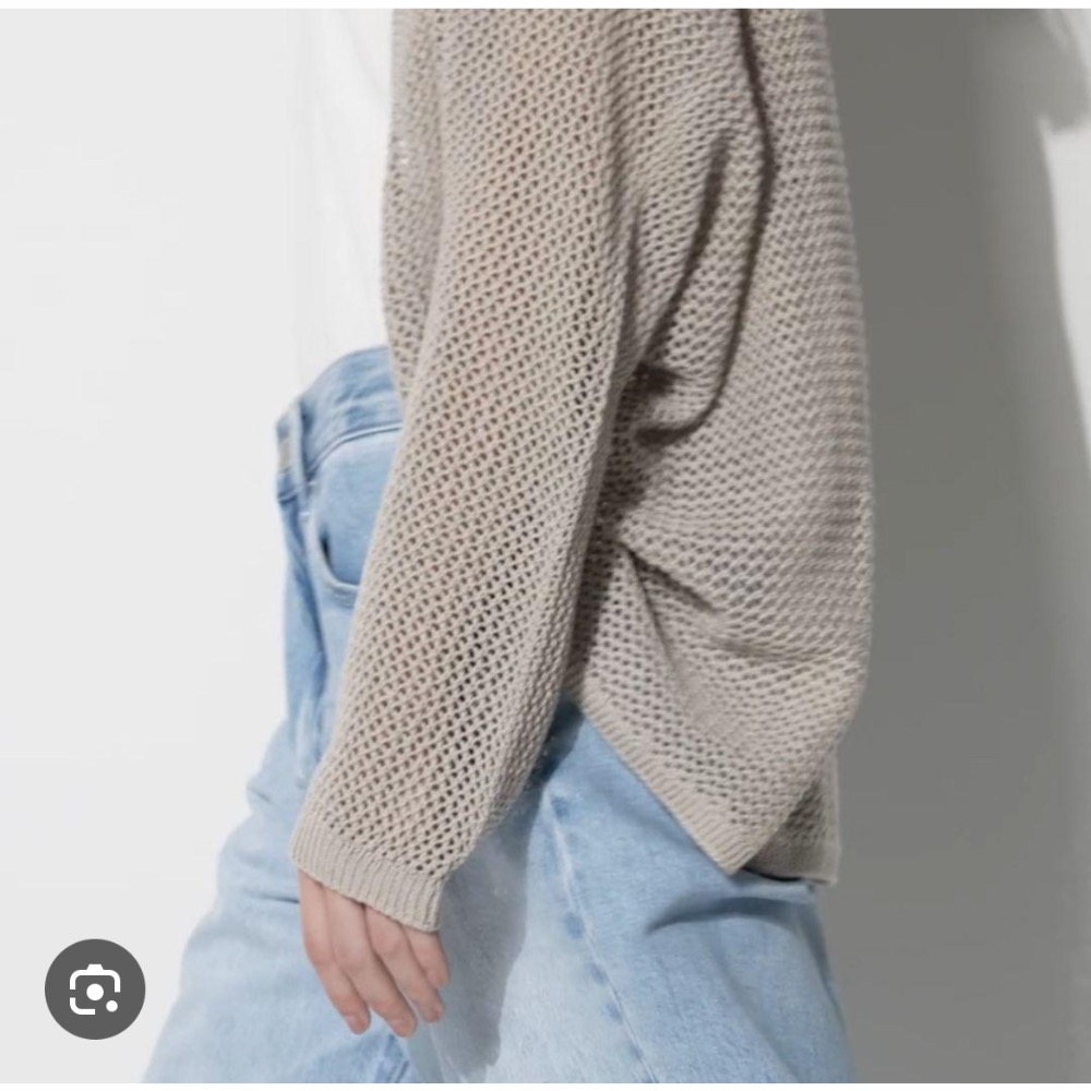 二手 UNIQLO 洞洞針織罩衫-細節圖2