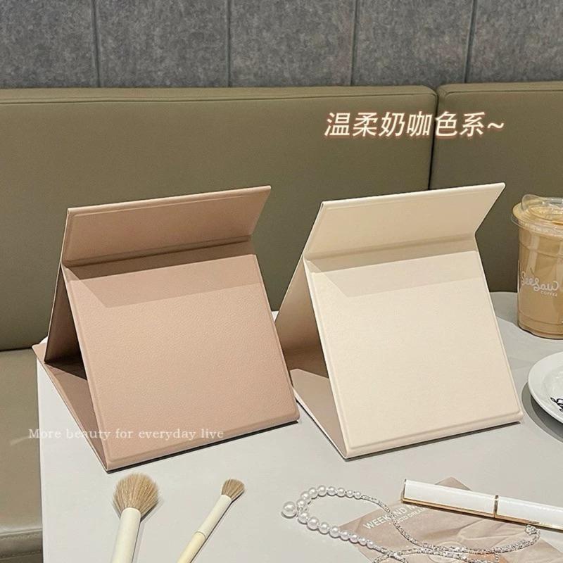 🛸快速出貨 奶茶系質感折疊鏡 折疊化妝鏡 鏡子 化妝鏡 折疊鏡 迷你鏡 桌上鏡 鏡子 旅遊攜帶 隨身鏡 立鏡 桌鏡-細節圖9