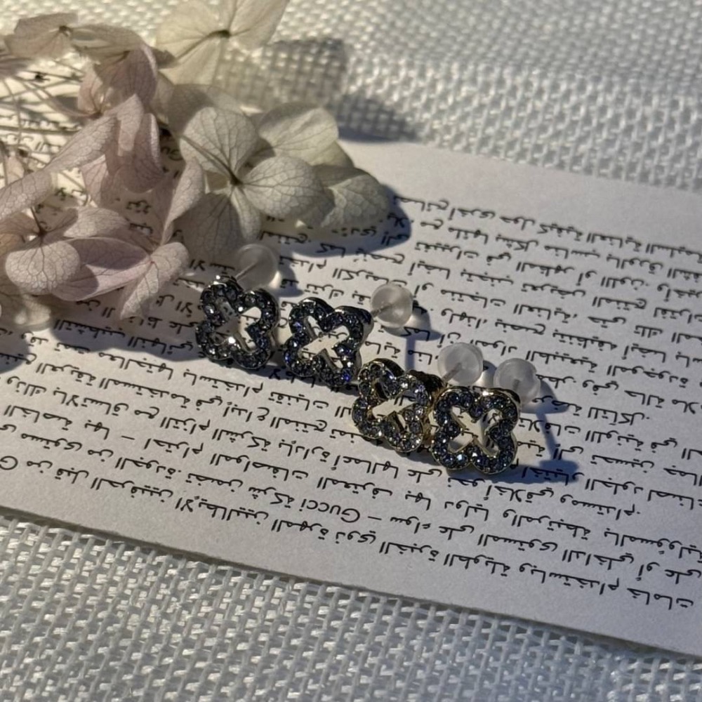 《925銀針》 簡約鑲鑽四葉草耳環 （現貨）-細節圖3