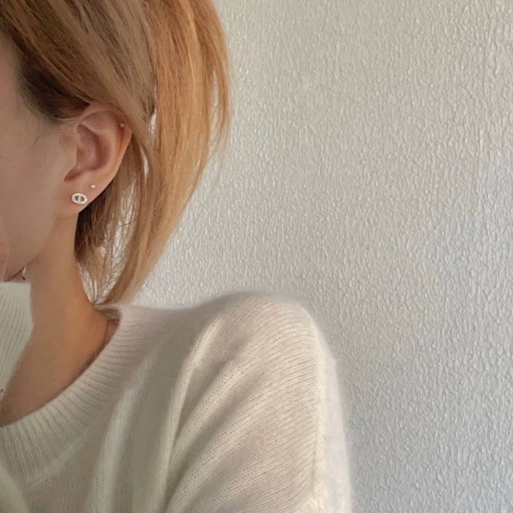 《925銀針》鑲鑽氣質豬鼻耳環（預購）-細節圖2