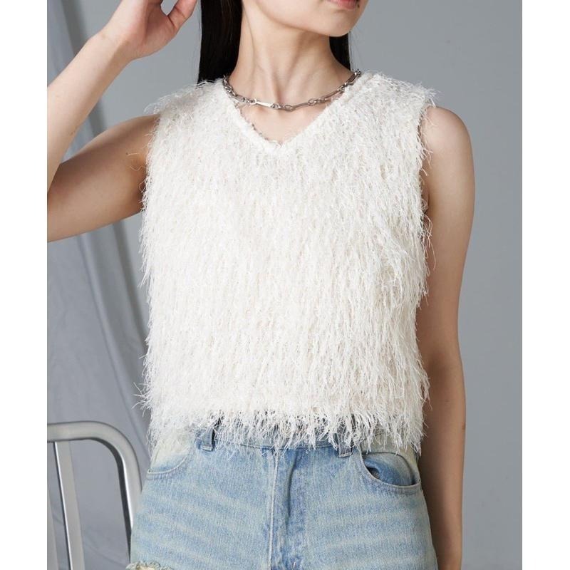 【現貨】孤品 日系選品💕小眾日單 時髦好搭羽毛紗立體毛絨感吊帶背心-細節圖4