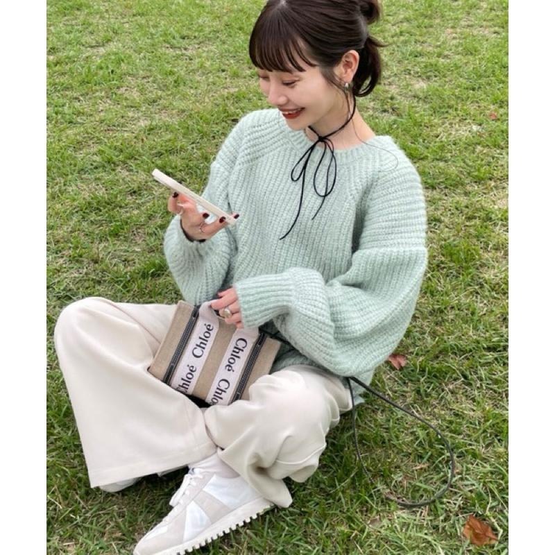 【現貨+預購】 實拍 日系選品💕HIN日單 清新純色落肩燈籠袖粗針織毛衣 長袖上衣-細節圖8