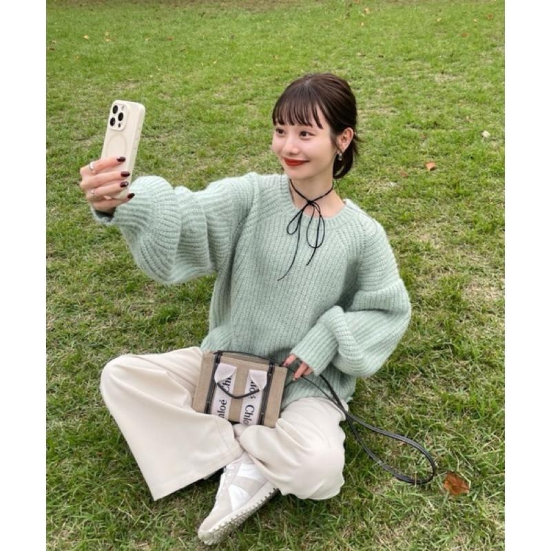 【現貨+預購】 實拍 日系選品💕HIN日單 清新純色落肩燈籠袖粗針織毛衣 長袖上衣-細節圖9